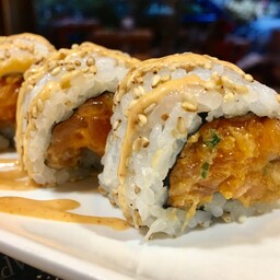 URAMAKI SPICY SALMON